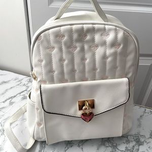 White mini bag pack with hearts